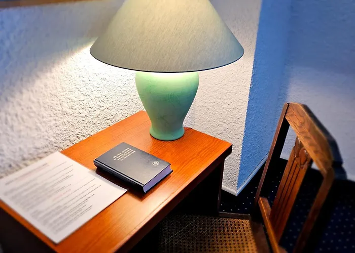 Du Commerce Et De Navarre 2*