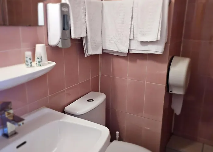 فندق Du Commerce Et De Navarre 2*