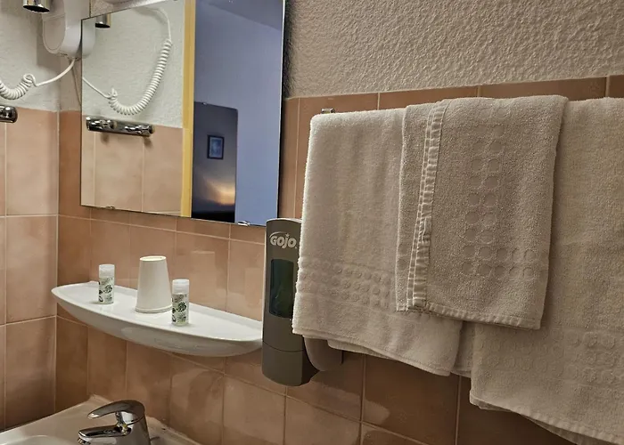 فندق Du Commerce Et De Navarre 2*