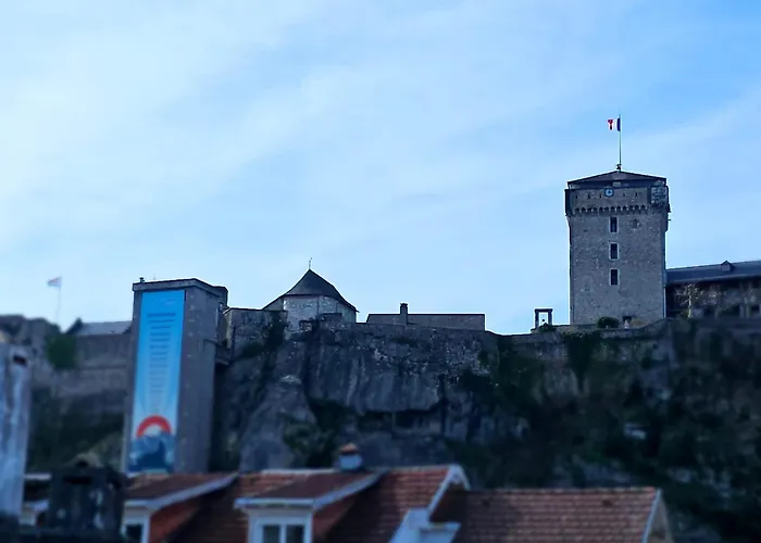 فندق Du Commerce Et De Navarre 2*