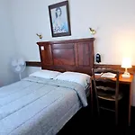 Du Commerce Et De Navarre Hotel