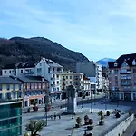 Du Commerce Et De Navarre 2*