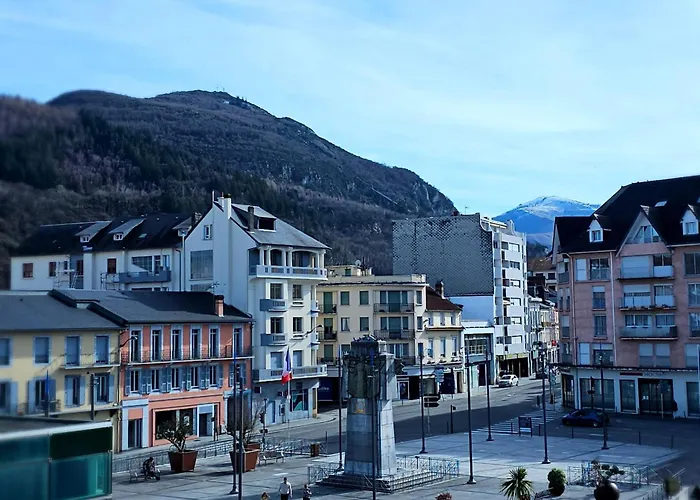 Du Commerce Et De Navarre 2*