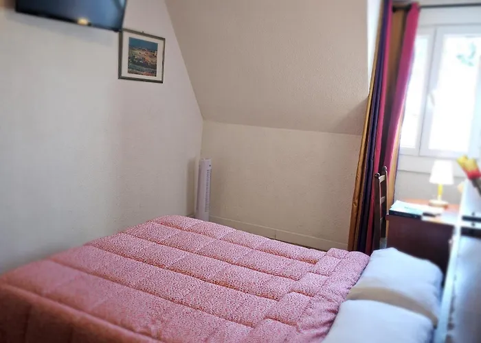 Du Commerce Et De Navarre 2*