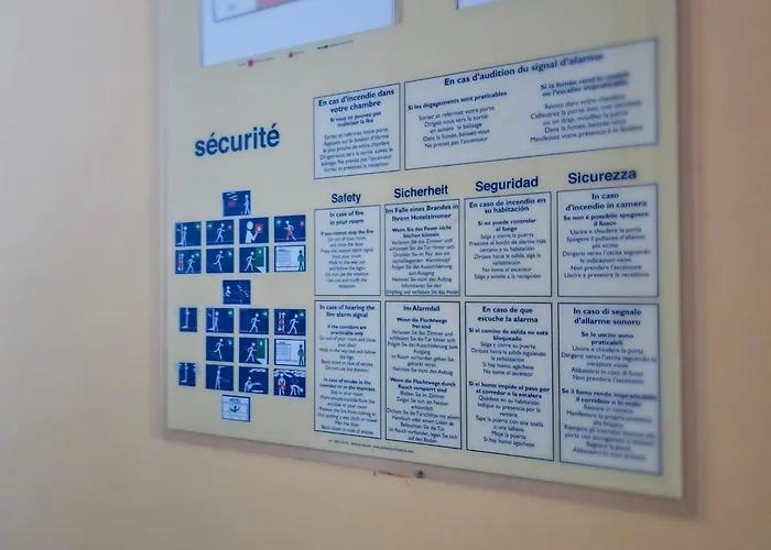 ホテル Du Commerce Et De Navarre ルルド