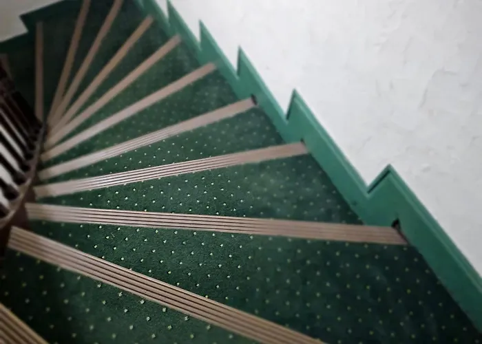 Hotel Du Commerce Et De Navarre 2*